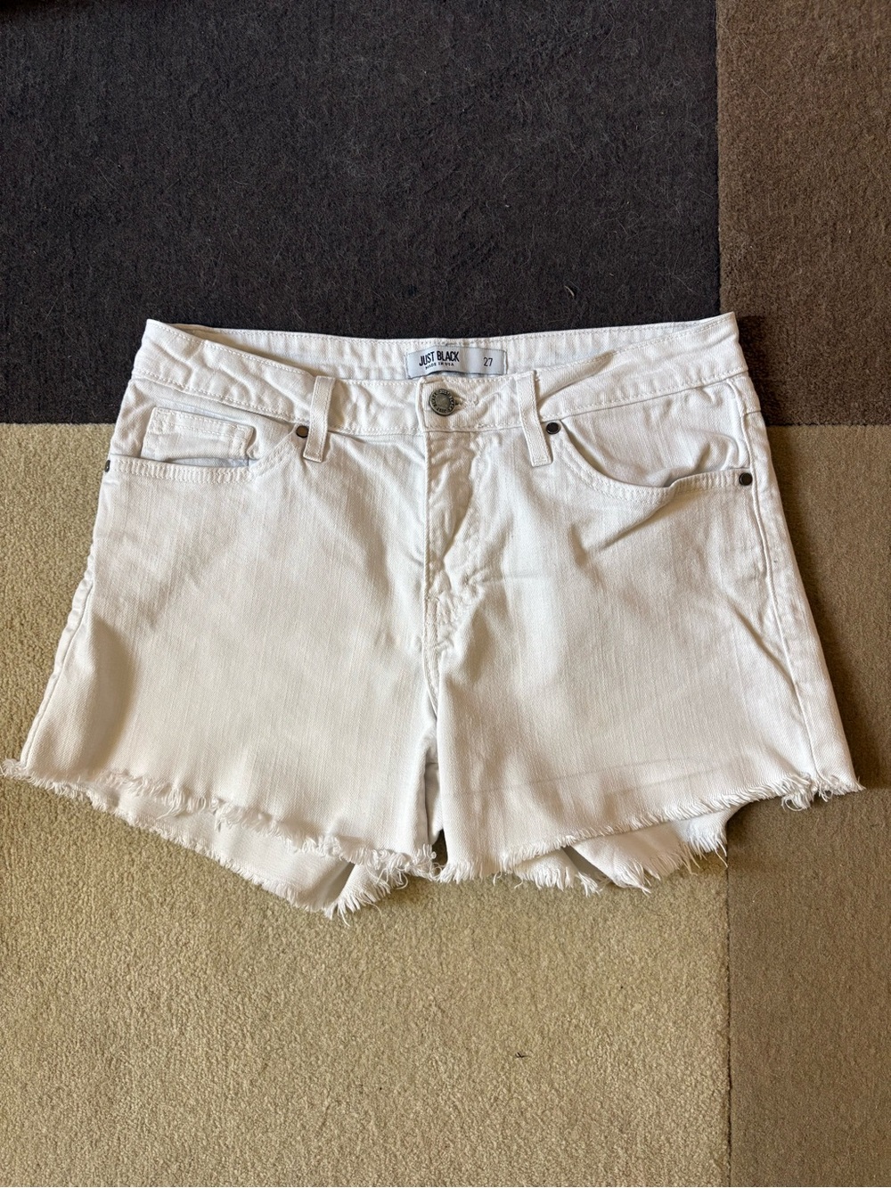 JUST BLACK White Frayed Hem Jorts size 27